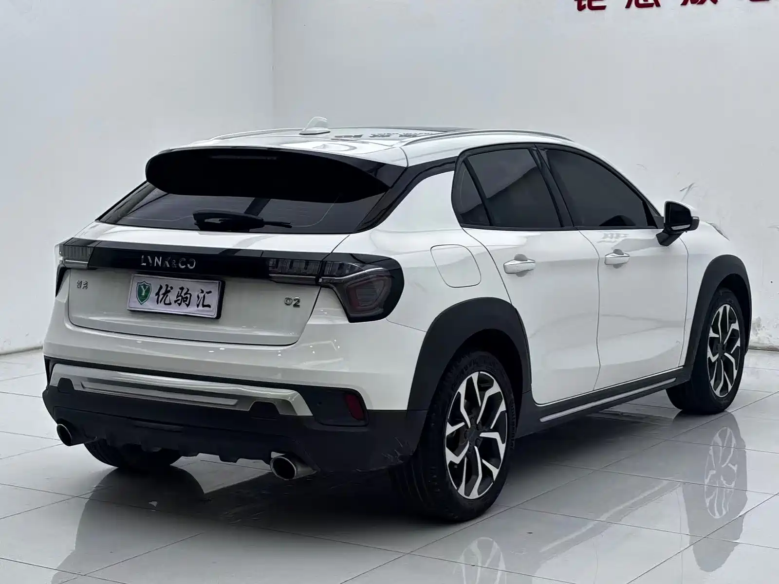 Photo 5 - Lynk & Co 02