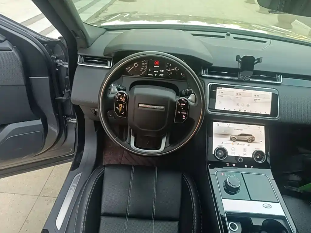 Фото 11 - Land Rover Range Rover Velar
