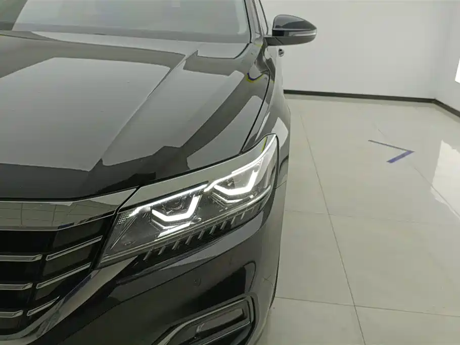 Volkswagen Passat 2019 330TSI Luxury Edition China VI фото 5