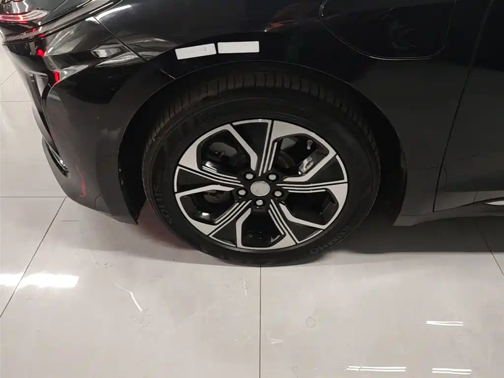 Hongqi E-QM5 2023 Facelift Basic Travel Edition фото 23