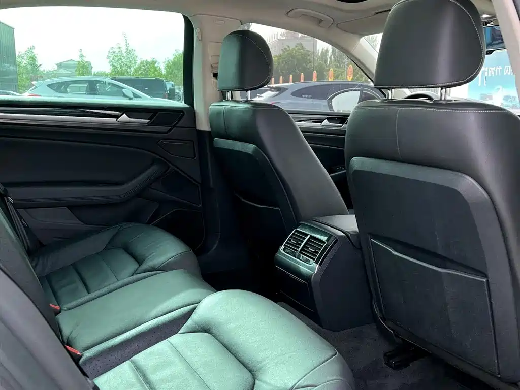 Volkswagen Phideon 2018 Facelift 380TSI FWD Business фото 6