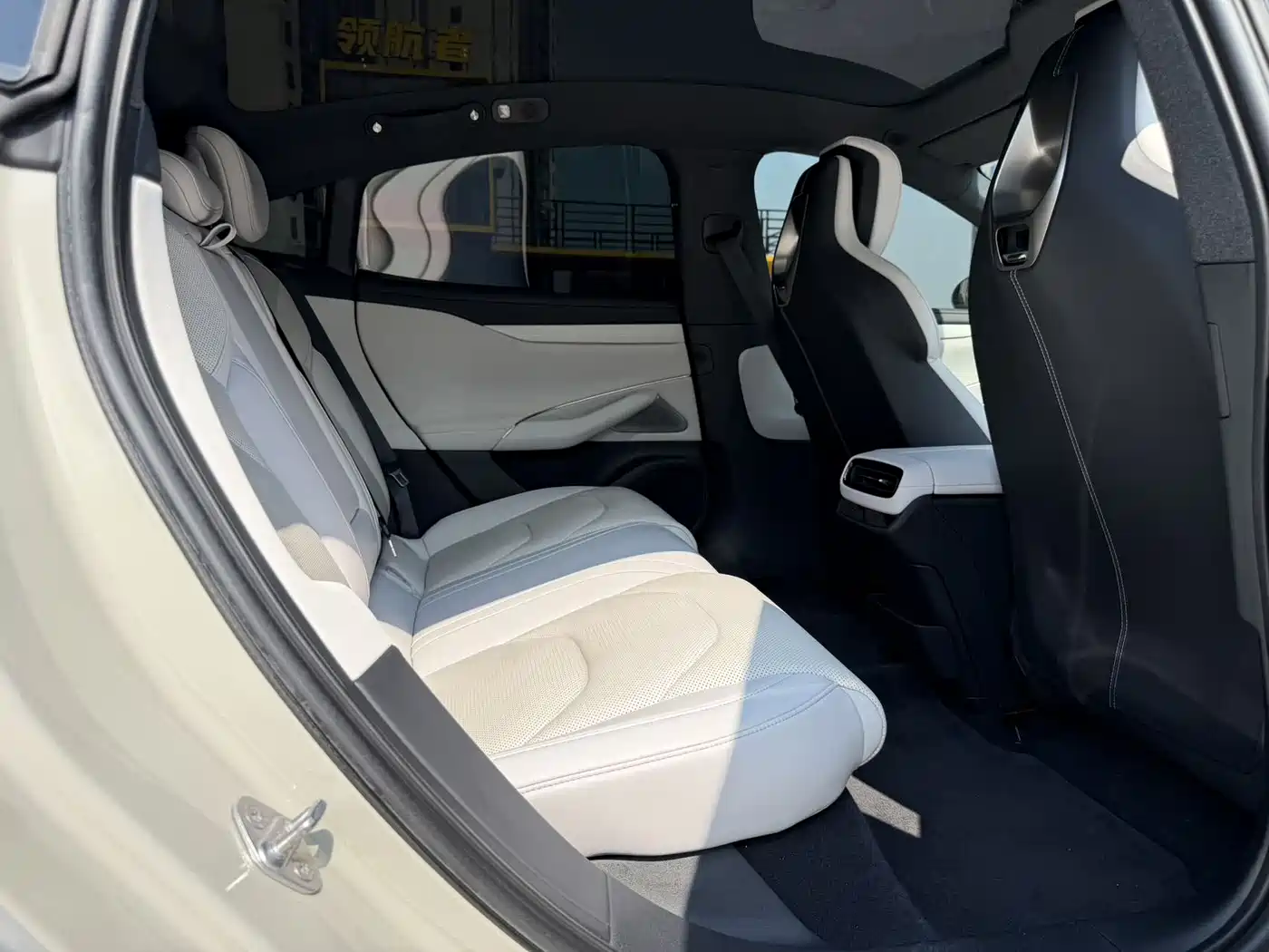 Xiaomi Auto Xiaomi SU7 2024 RWD Standard Founder's Edition фото 13