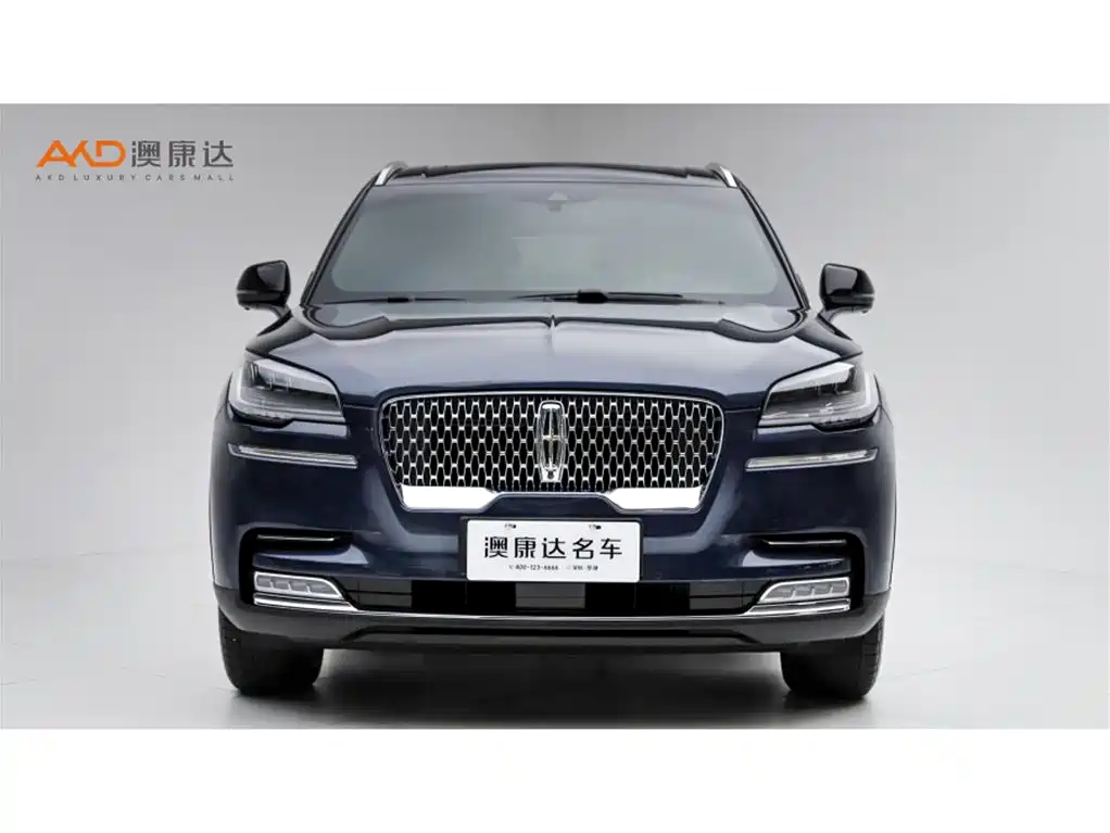 Photo 2 - Lincoln Aviator