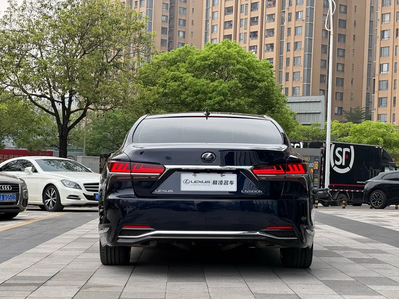 Lexus LS 2018 500h Executive Edition China VI фото 5
