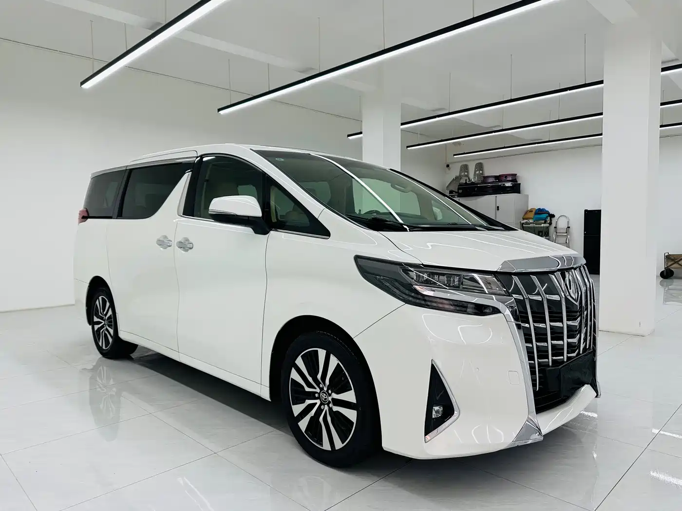 Toyota Alphard 2018 Facelift 3.5L Premium Edition фото 3