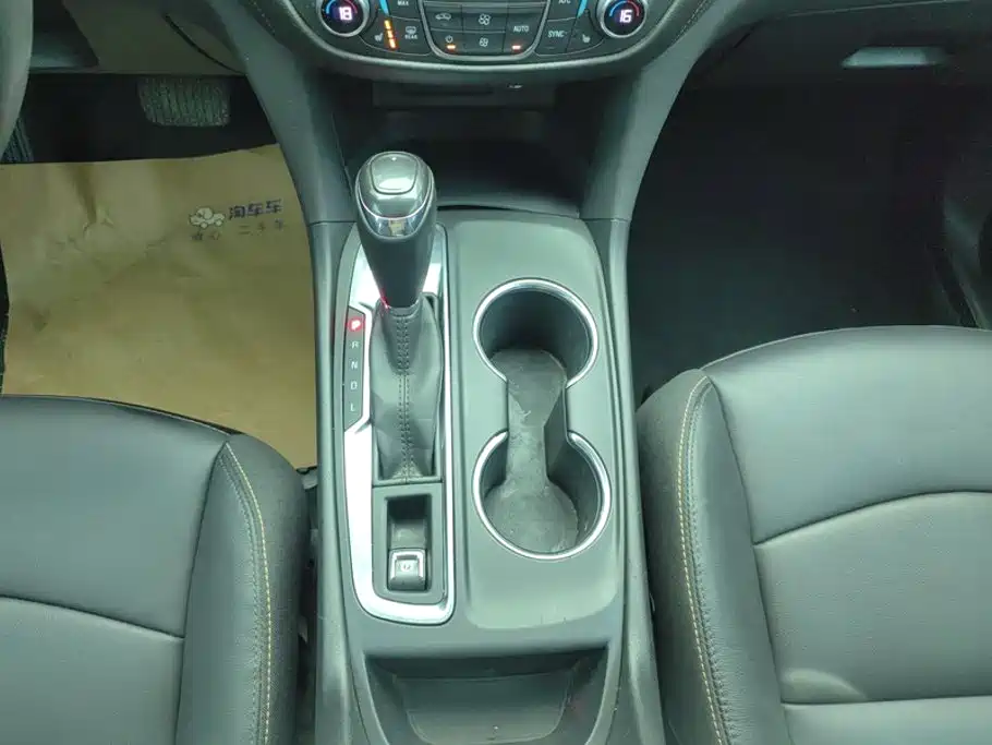 Photo 16 - Chevrolet Equinox