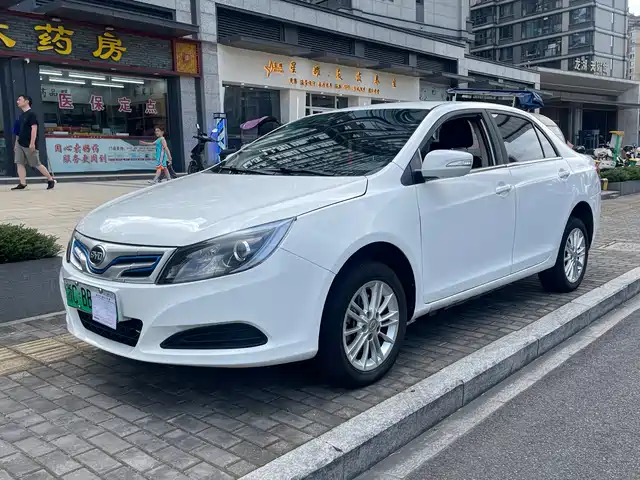 BYD BYD e5 2018 450 Connected Enjoyment