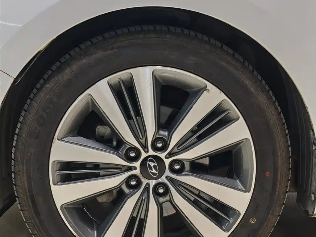 Hyundai Mistra 2016 1.8L Auto Premium DLX фото 7