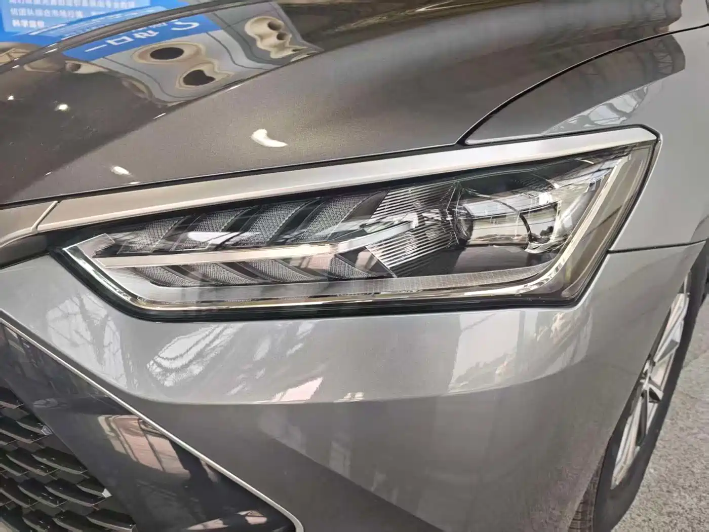 BYD Qin PLUS 2024 Glory Edition DM-i 55KM Leading фото 9