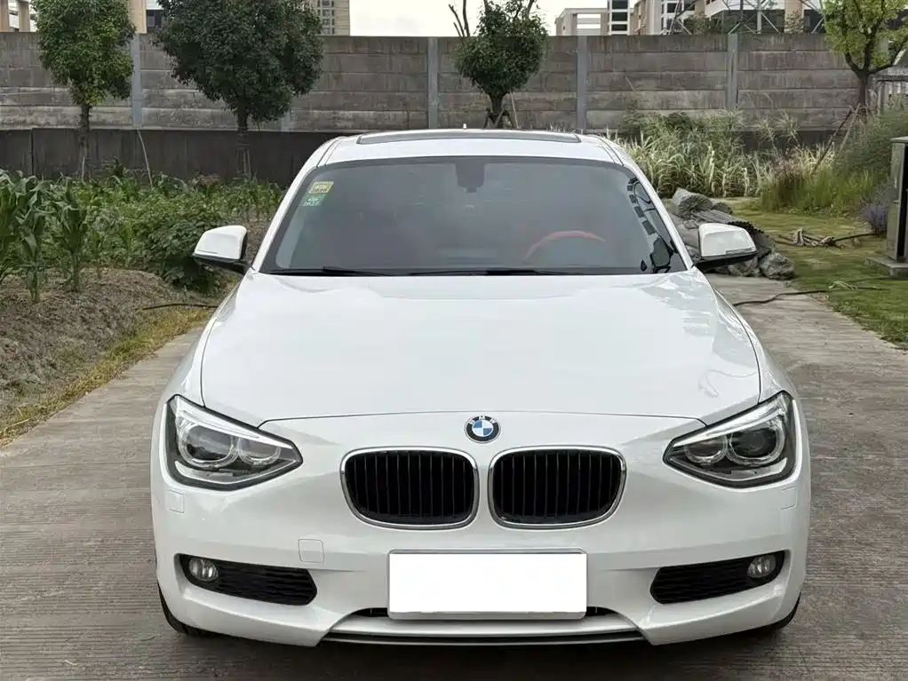 BMW 1 Series (Import) 2013 Facelift 118i Leading Model фото 2