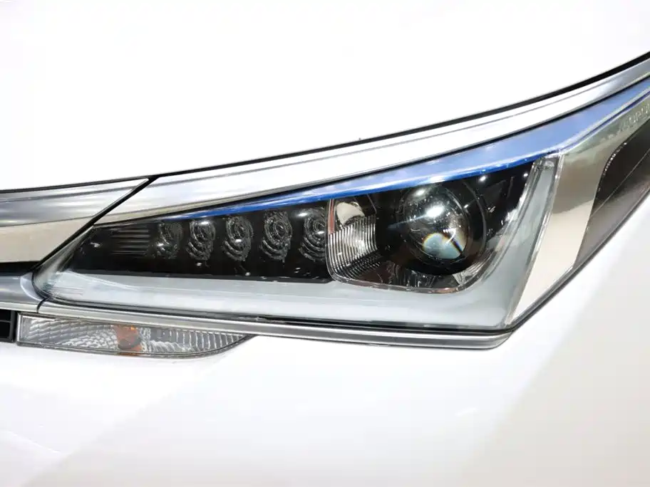Toyota Corolla 2017 Facelift Hybrid 1.8L E-CVT Leading Edition фото 7