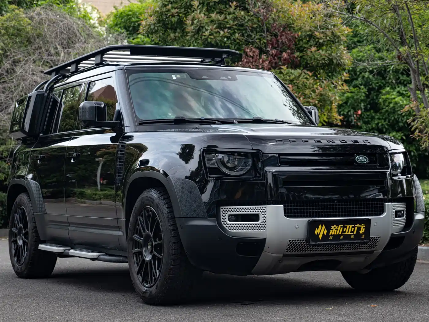 Land Rover Defender 2021 110 P400 Dark Special Edition фото 3