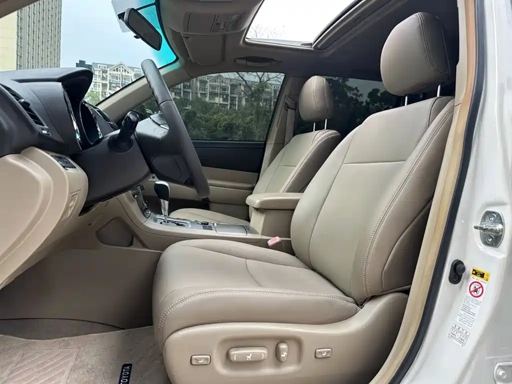 Toyota Highlander 2011 2.7L 2WD 7-seat Luxury фото 7
