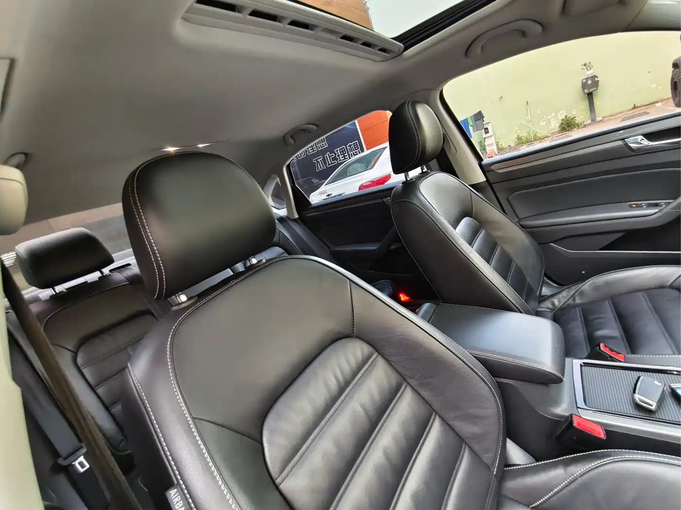 Volkswagen Passat 2017 330TSI DSG Luxury фото 7