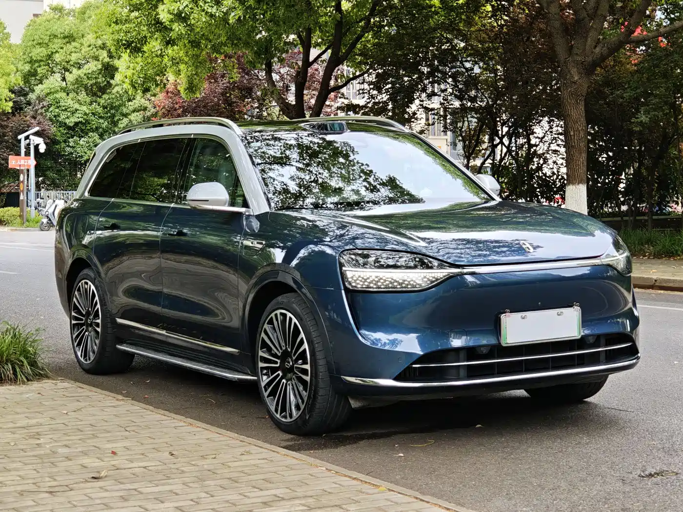 AITO Wenjie AITO M9 2024 Extended Range Ultra 42kWh 6-Seater фото 3
