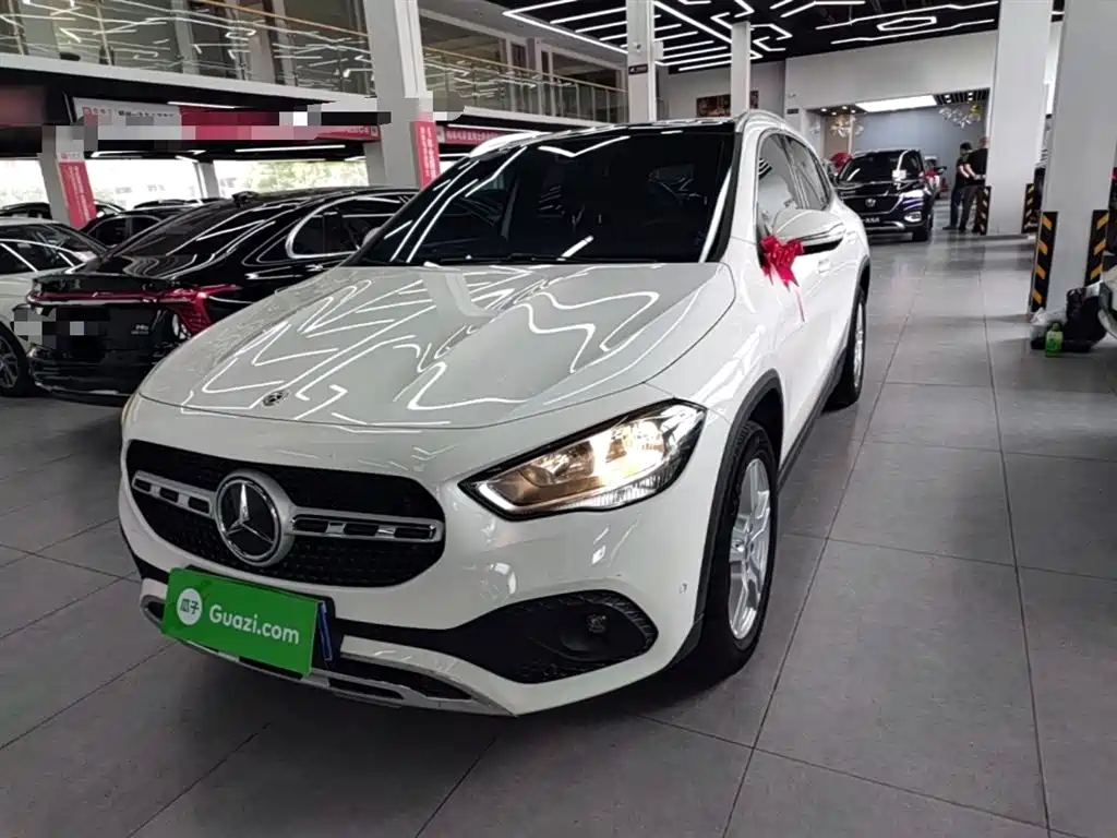 MERCEDES-BENZ GLA