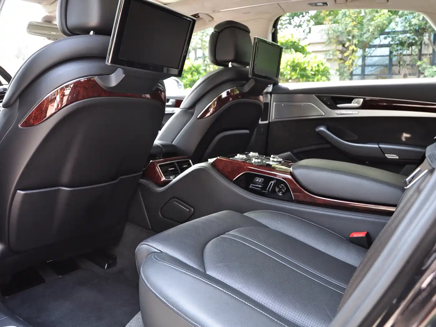 Audi A8 2012 A8L 6.3 FSI W12 quattro фото 7
