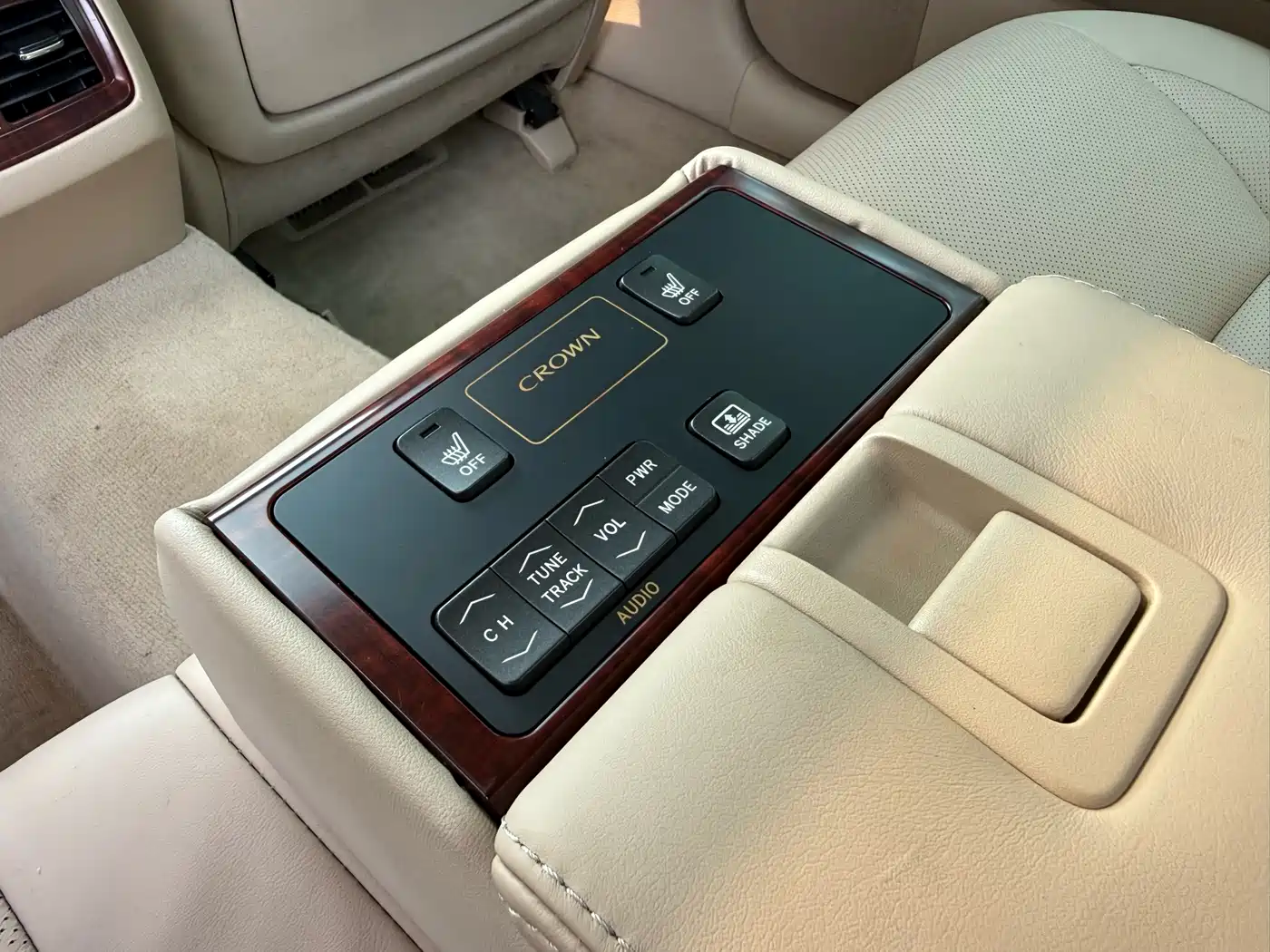 Toyota Crown 2010 2.5L Royal Leather Sunroof фото 17
