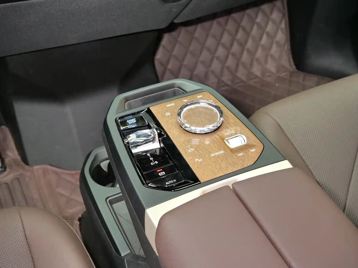 BMW iX 2022 xDrive40 фото 17