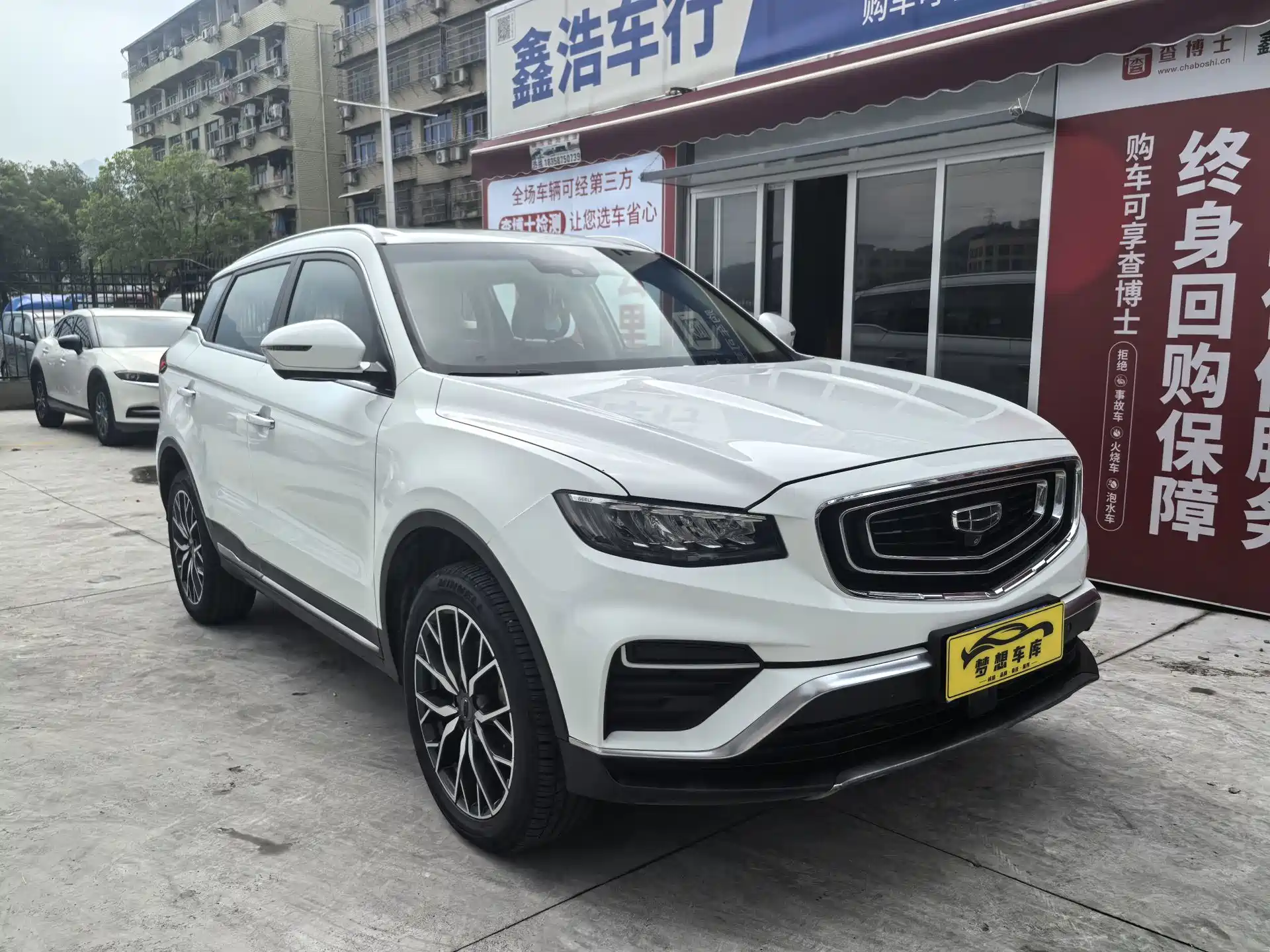 Фото 2 - Geely Atlas