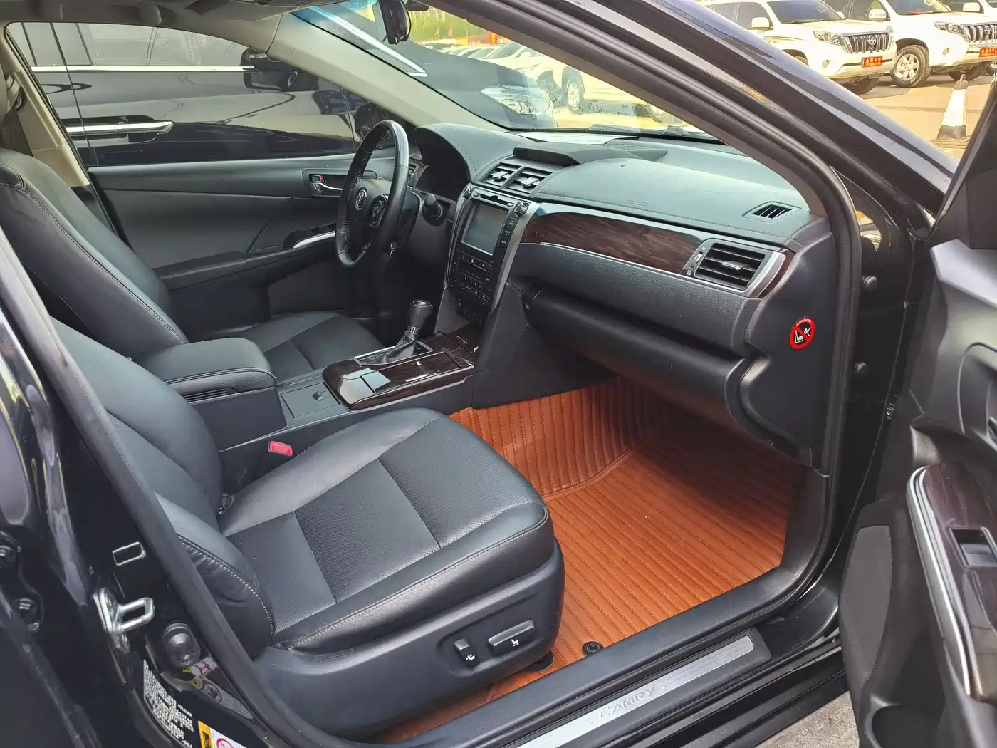 Toyota Camry 2016 Hybrid 2.5HG 10th Anniversary Luxury Navigation Edition фото 4