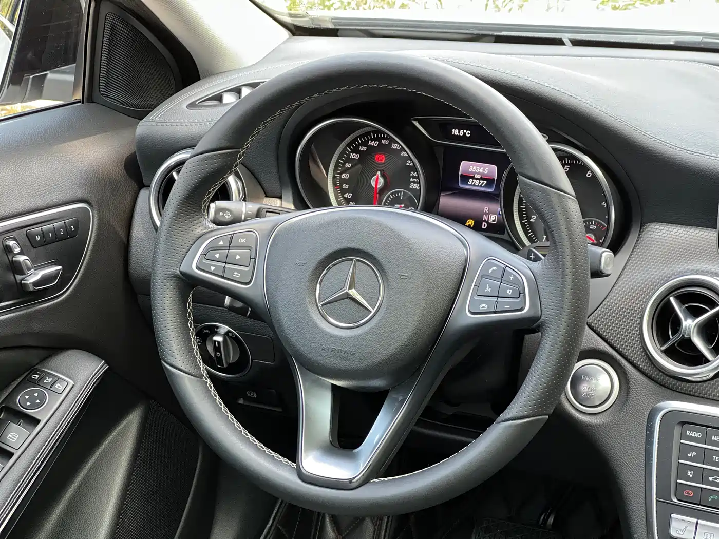 Mercedes-Benz GLA 2018 GLA 220 4MATIC Sport фото 12