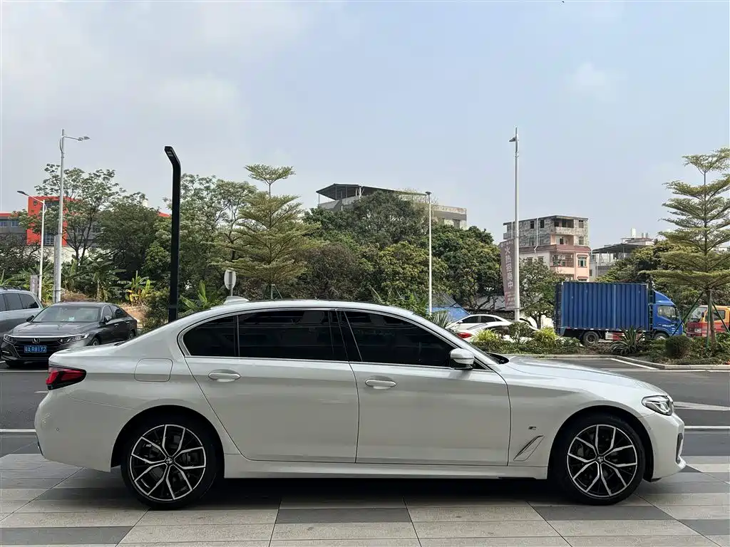 BMW 5 SERIES