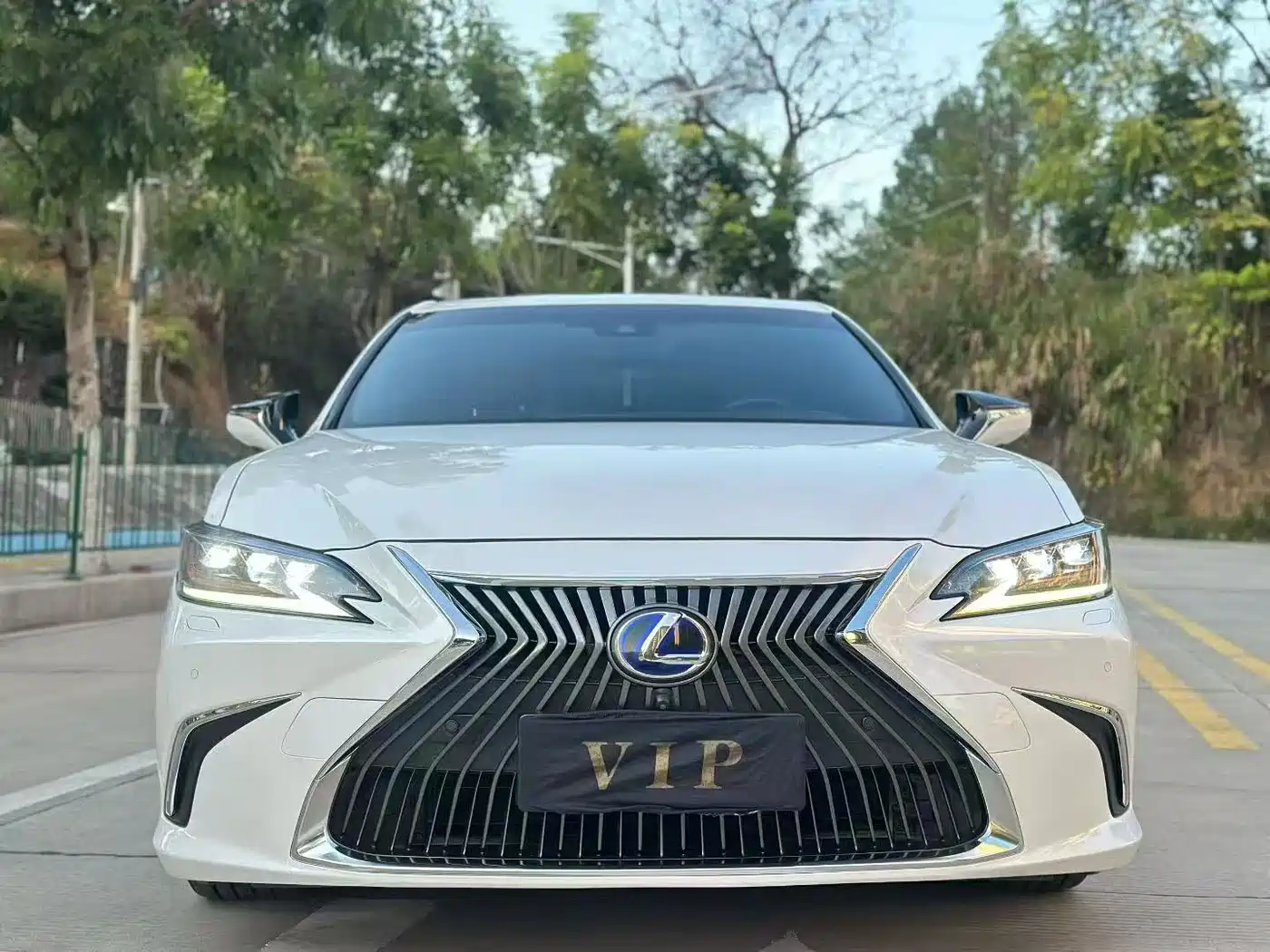 Фото 2 - Lexus ES