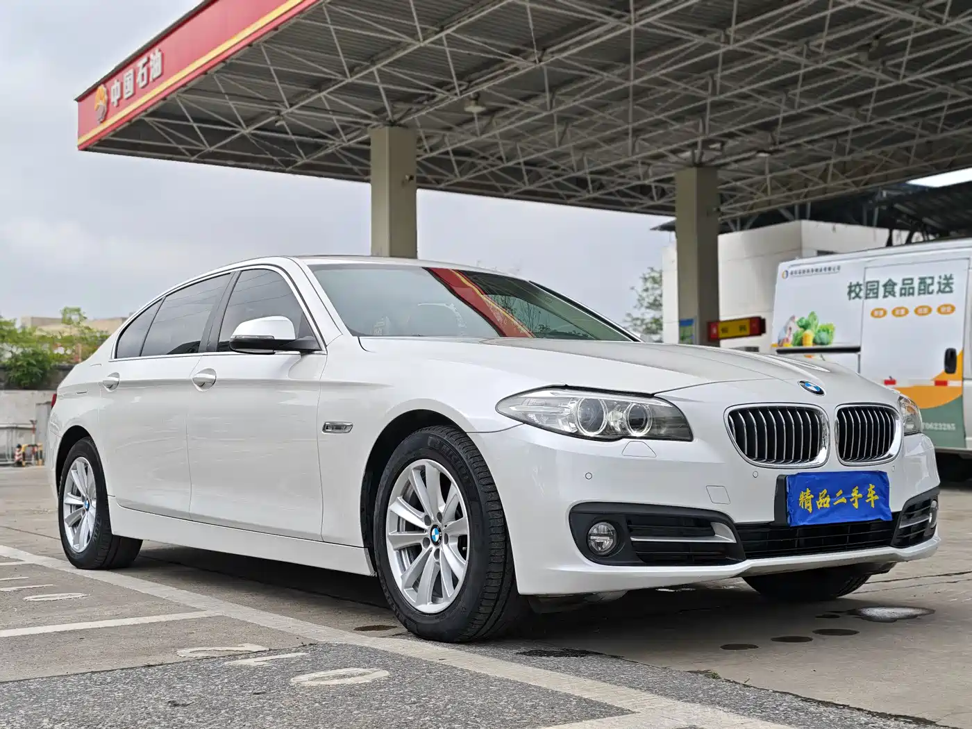 BMW 5 Series 2017 520Li Classic Edition фото 3