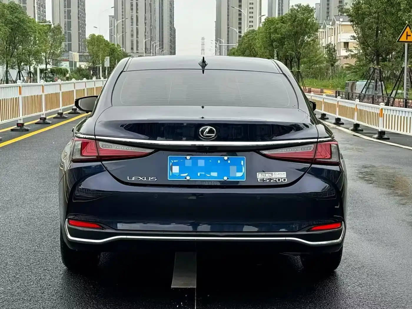 Lexus ES 2023 200 Excellence Edition фото 8
