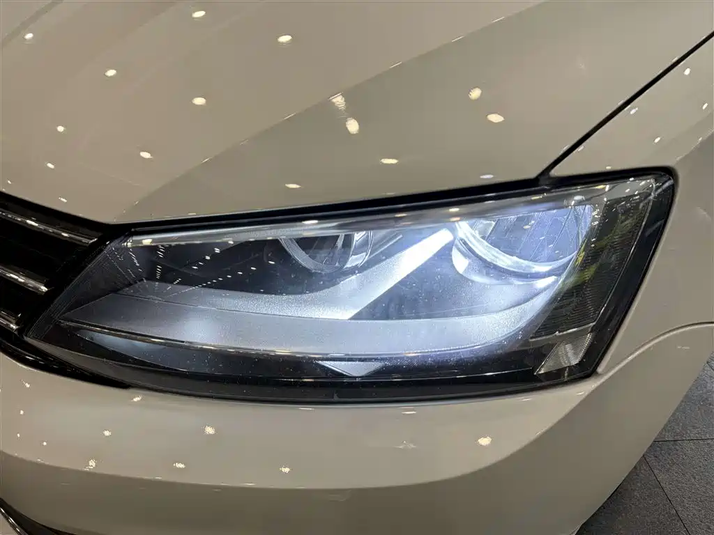 Volkswagen Sagitar 2015 230TSI Automatic Comfort фото 29