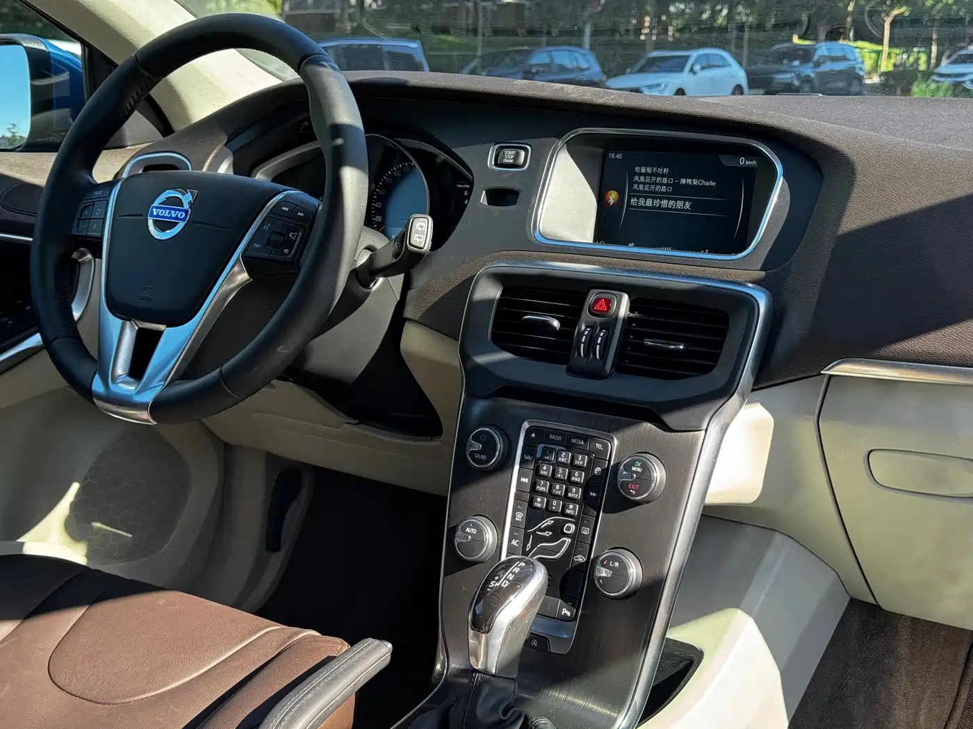 Фото 16 - Volvo V40