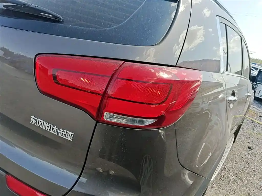 Kia Sportage 2016 2.0L Automatic 2WD DLX фото 8