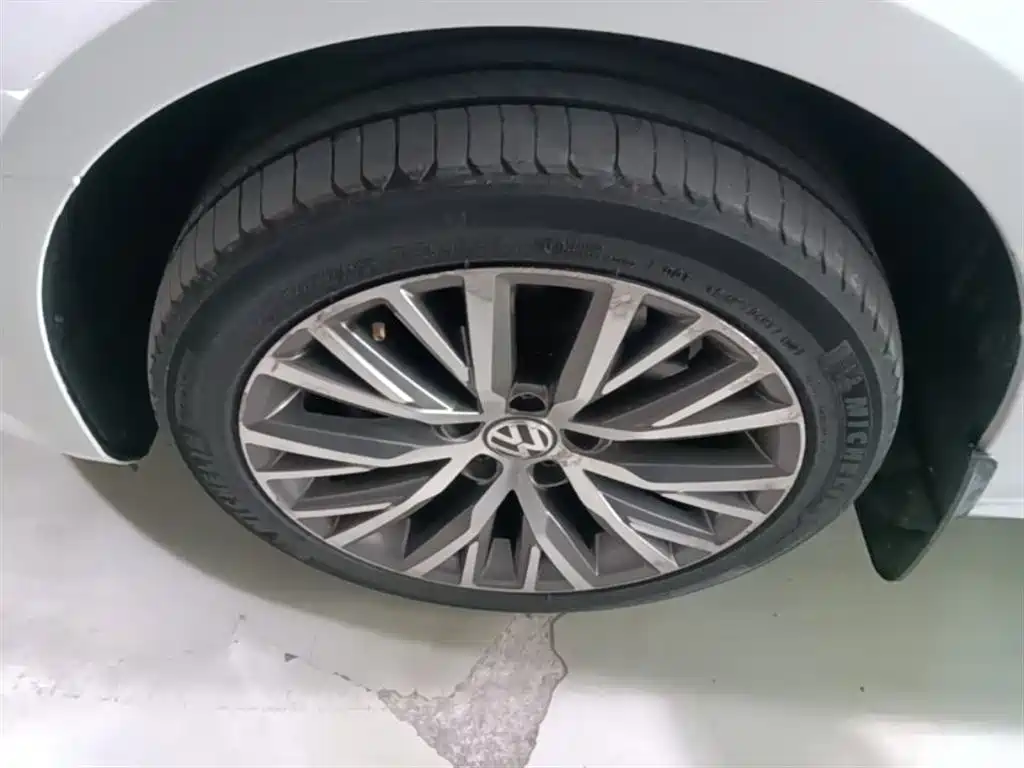 Volkswagen FAW-Volkswagen CC 2016 Model 2.0TSI Luxury фото 23