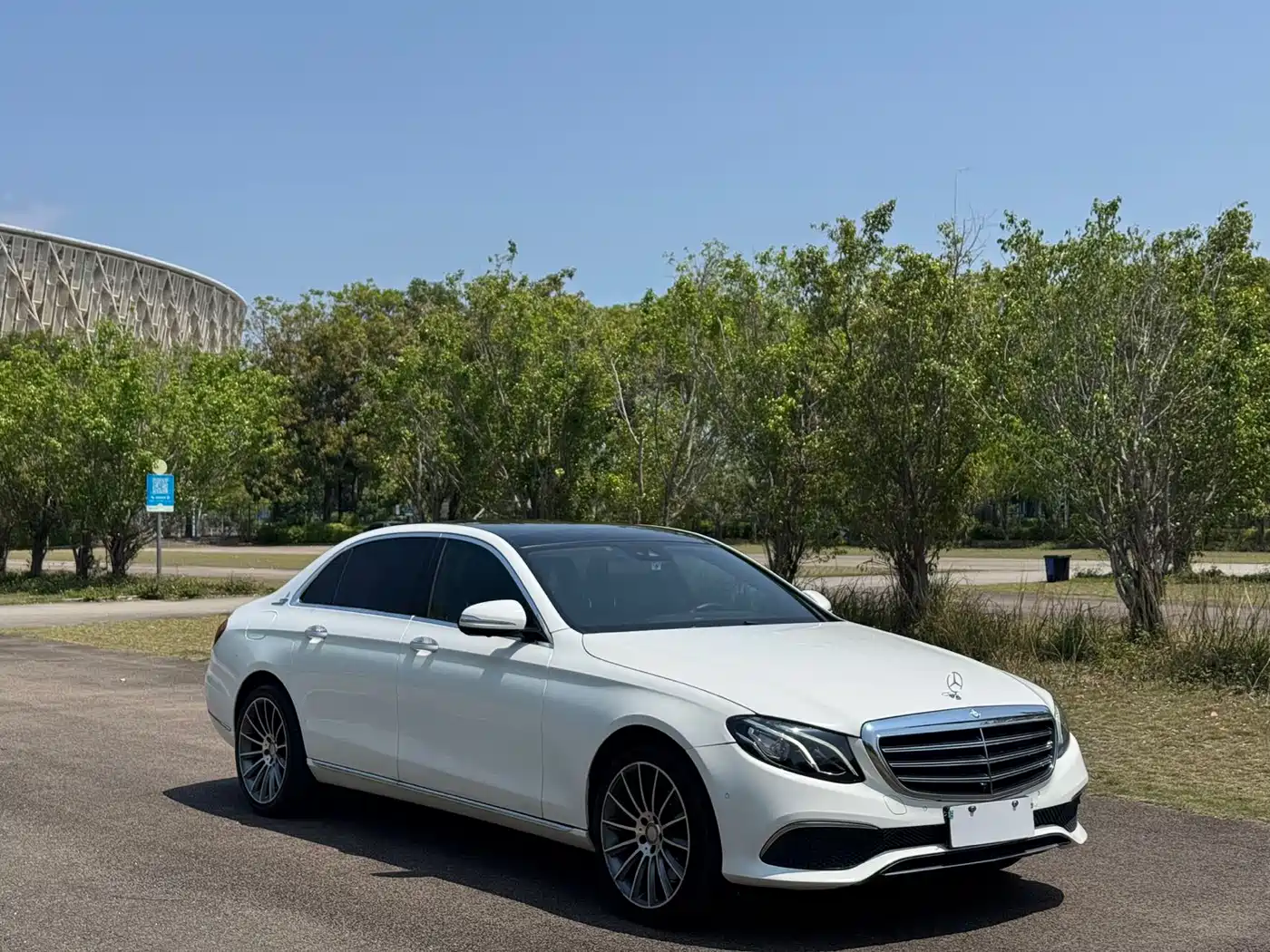 Mercedes-Benz E-Class 2016 E 300 L Luxury фото 3