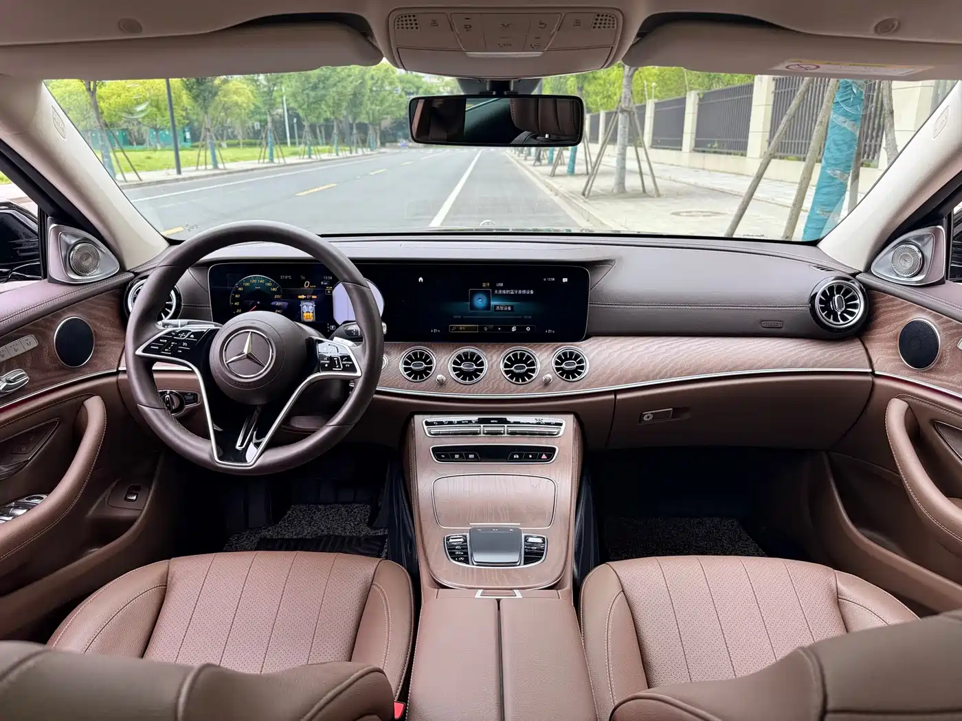 Mercedes-Benz E-Class 2023 E 300 L Fashion фото 10