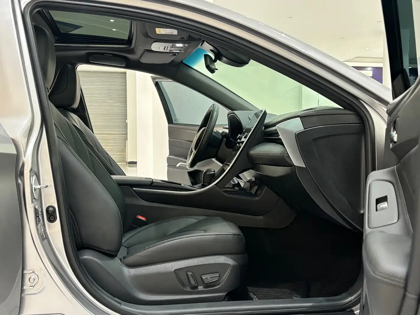 Toyota Avalon 2019 Hybrid 2.5L Luxury Edition China V фото 10