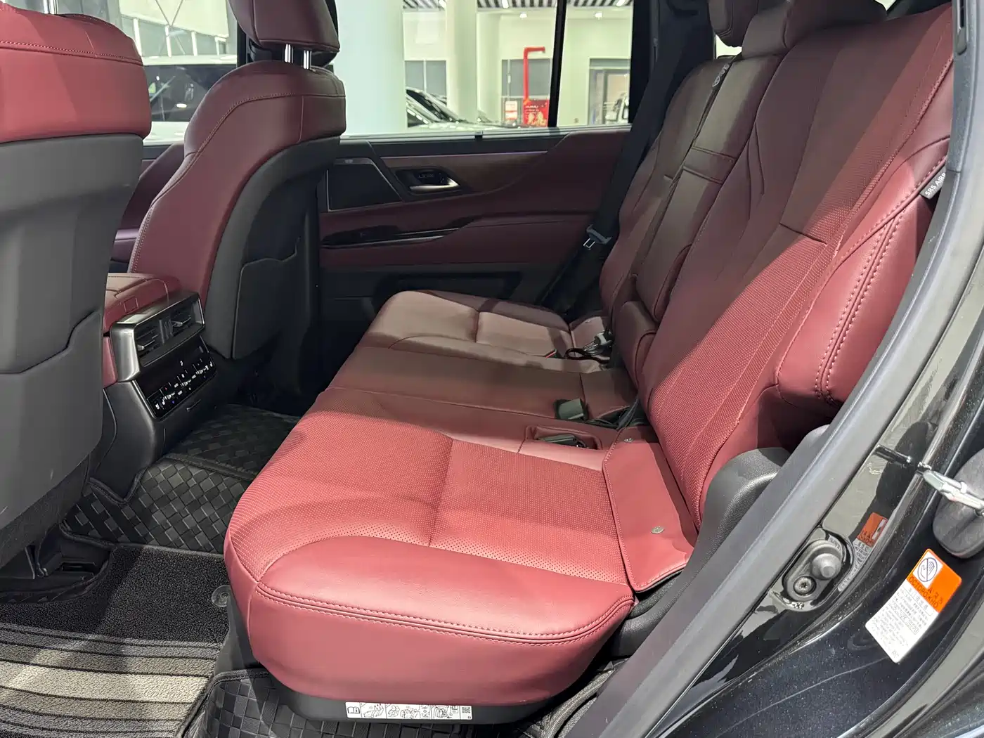 Lexus LX 2025 700h Boundary Edition фото 15