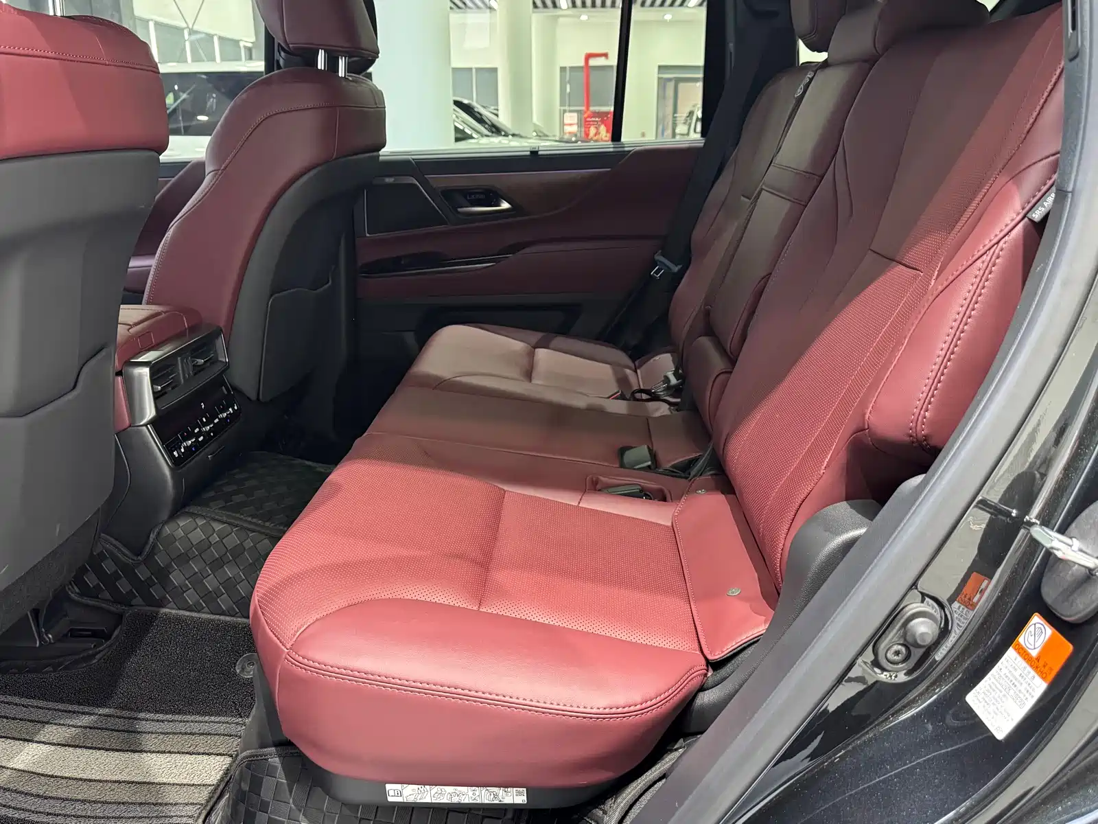 Photo 15 - Lexus LX