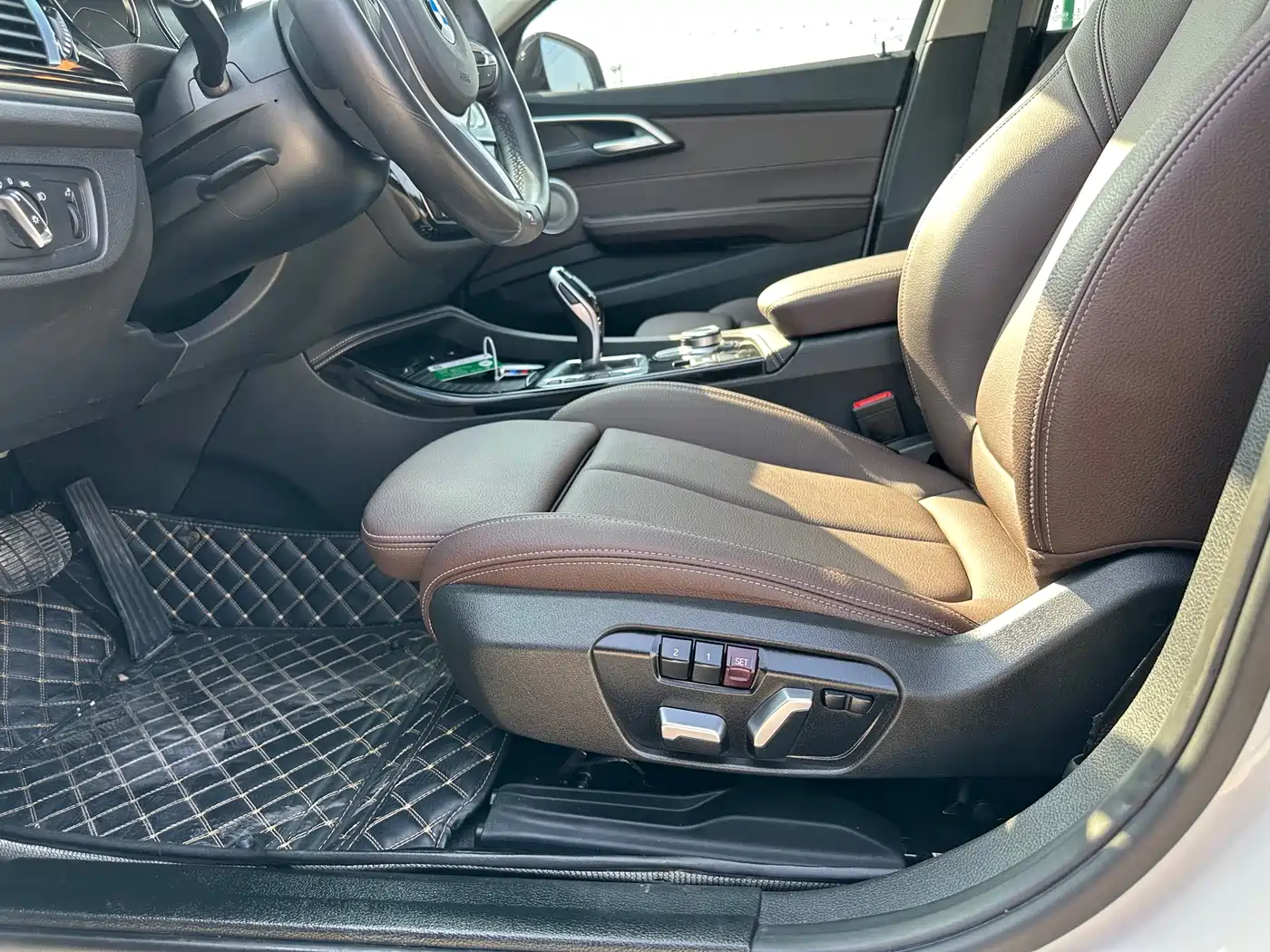 BMW 1 Series 2022 120i M Sport Shadow Edition фото 5