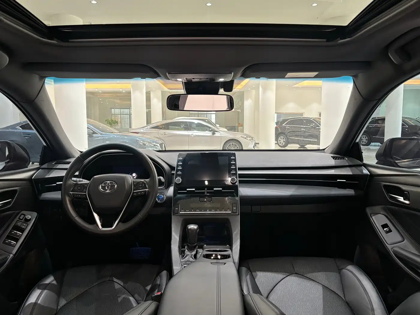 Toyota Avalon 2019 Hybrid 2.5L Luxury Edition China V фото 12