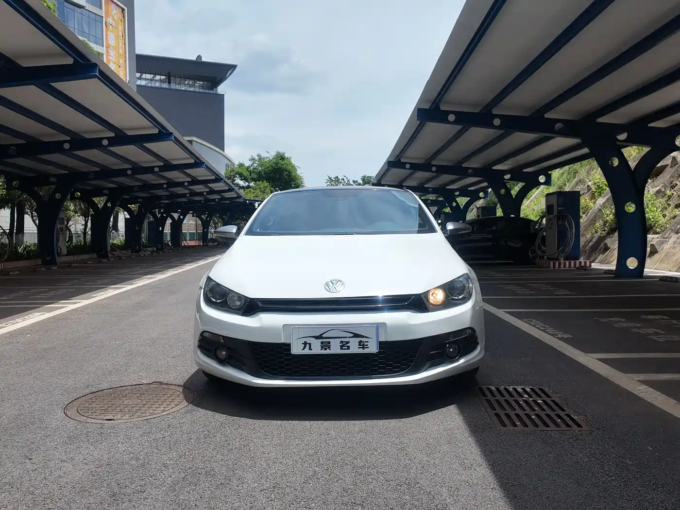 Volkswagen Scirocco 2011 2.0TSI Luxury фото 2