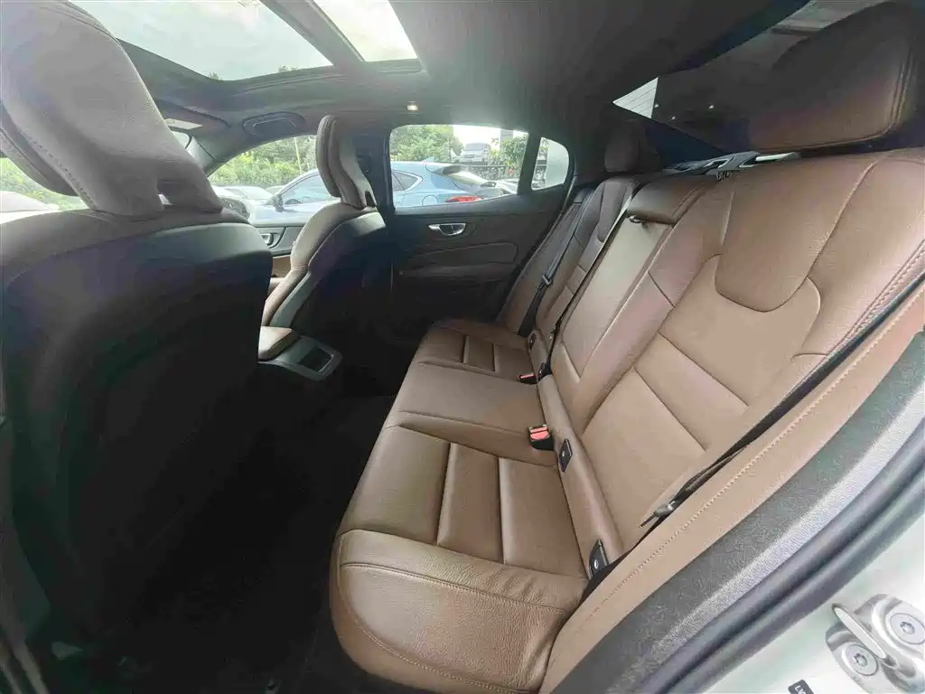 Volvo S60 2025 2025 B4 Smart Luxury Edition