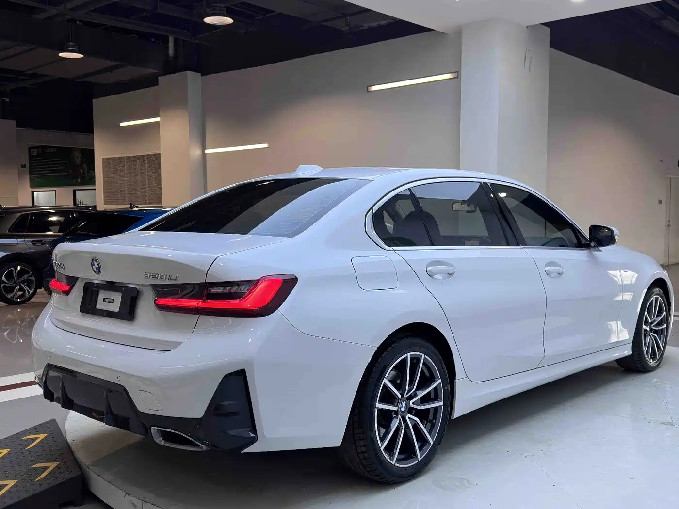 BMW 3 Series 2023 320Li M Sport Package фото 6
