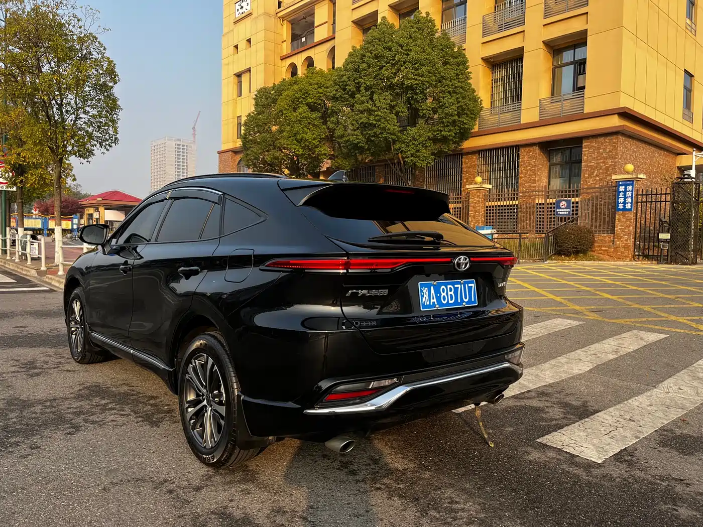 Toyota Venza 2023 2.0L CVT FWD Luxury фото 4