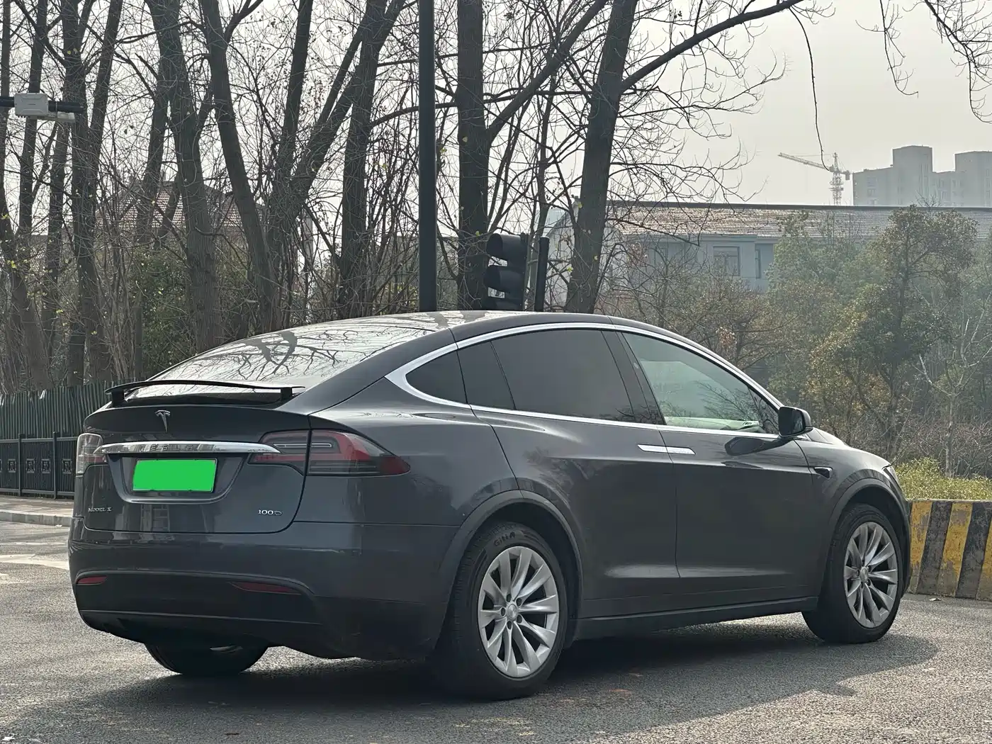 TESLA MODEL X