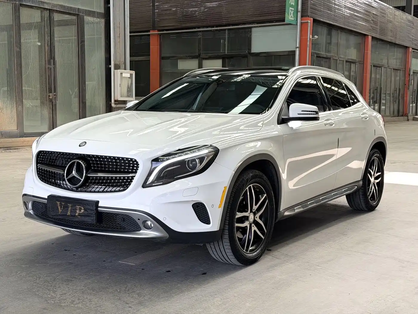 MERCEDES-BENZ GLA