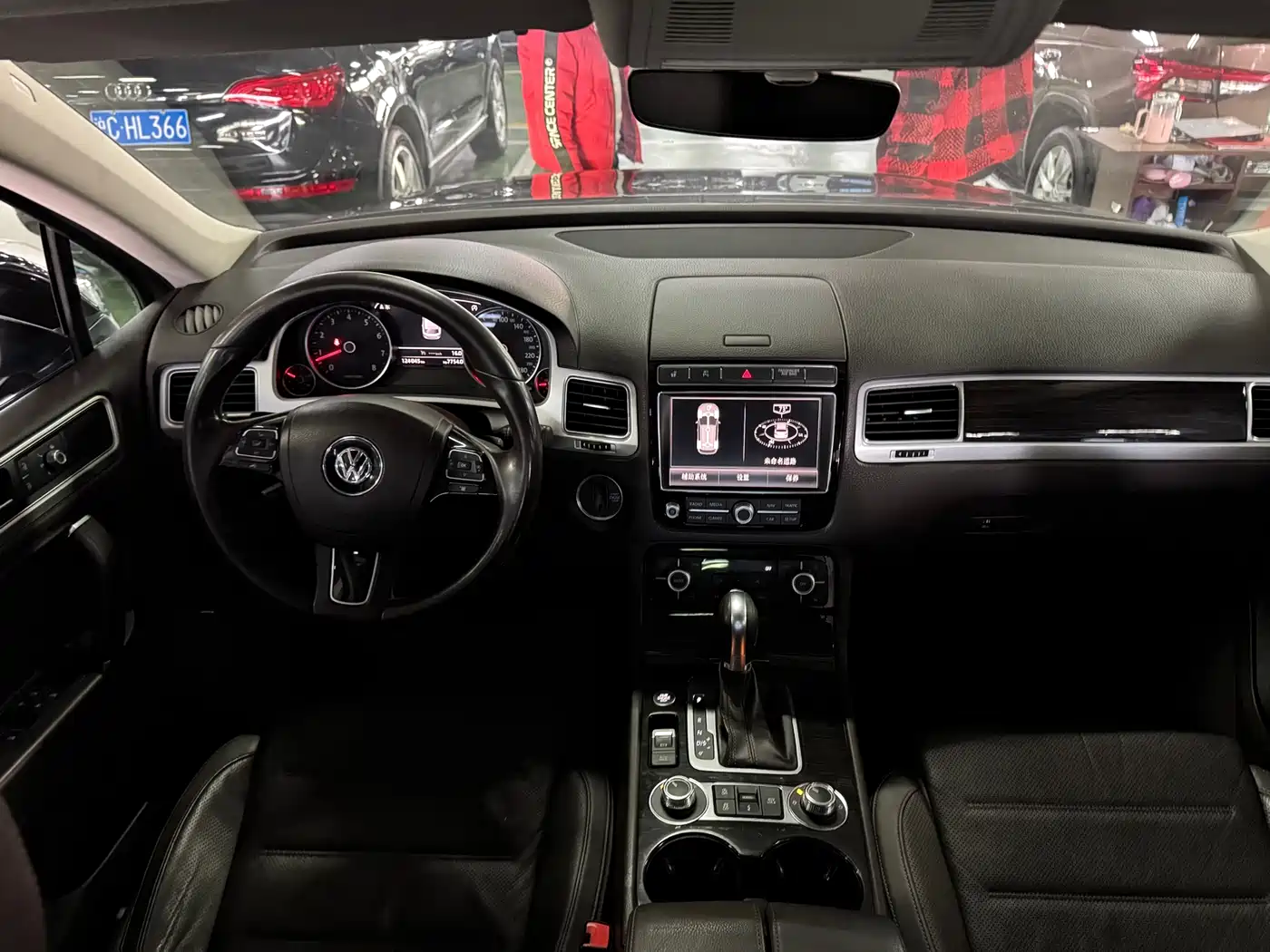 Volkswagen Touareg 2017 3.0TSI R-Line Summit Edition фото 12