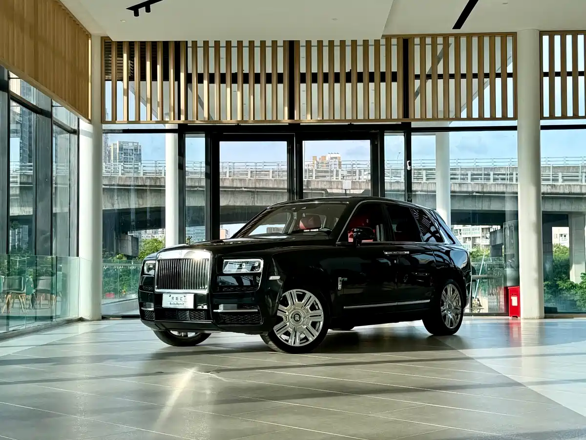 Фото 1 - Rolls-Royce Cullinan
