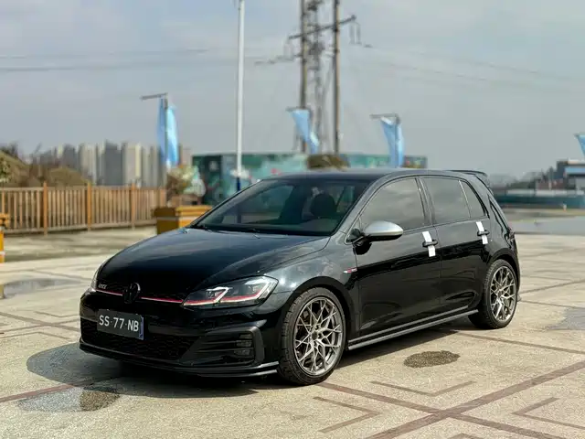 VOLKSWAGEN GOLF GTI